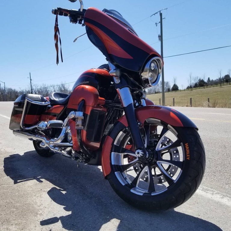 Harley Street Glide CVO with 18x5.5 Diode Starkline single-disc fat tire kit