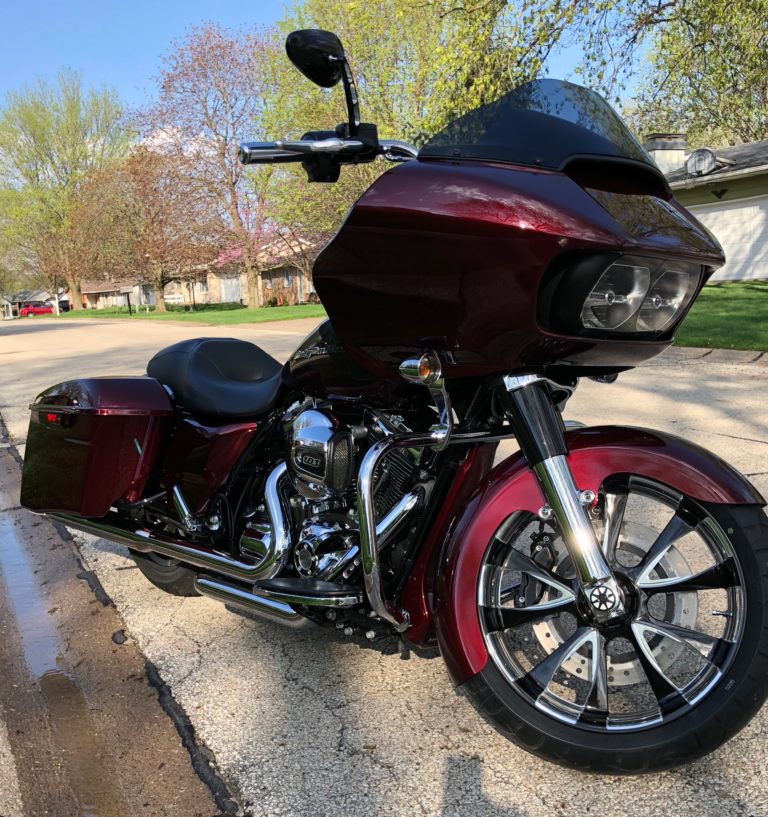 2015 Harley Road Glide with 18x5.5 Diode Starkline wheel and wide fat tire kit