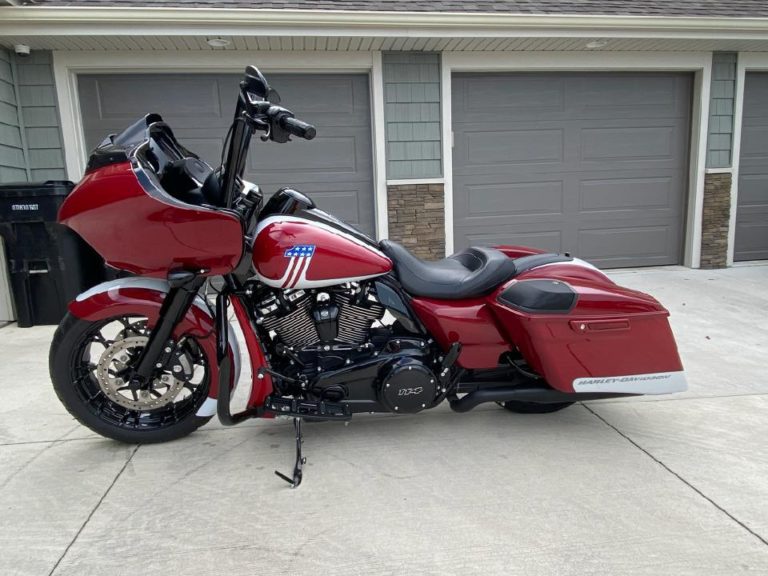 2020 Harley Road Glide Special with 18x5.5 Prodigy Black fat tire wheel, side angle