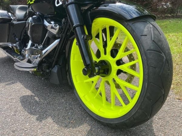 Street Glide with 21 x 5.5 Insulator RYD Wheel 1