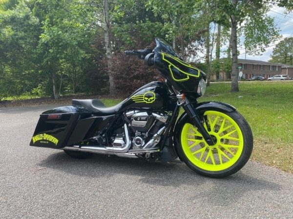 Street Glide with 21 x 5.5 Insulator RYD Wheel 4