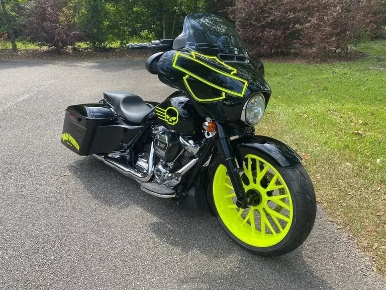 Street Glide wheels with 21 x 5 Insulator RYD wheel